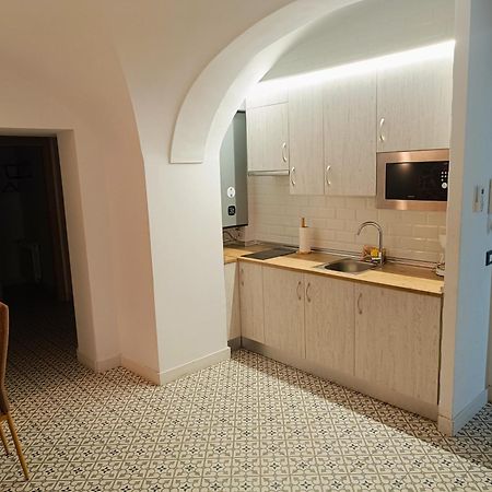 Al-Qazeres Suites Caces 外观 照片