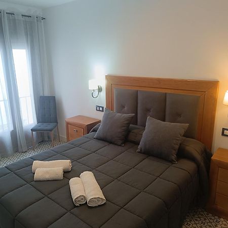 Al-Qazeres Suites Caces 外观 照片