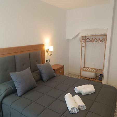 Al-Qazeres Suites Caces 外观 照片