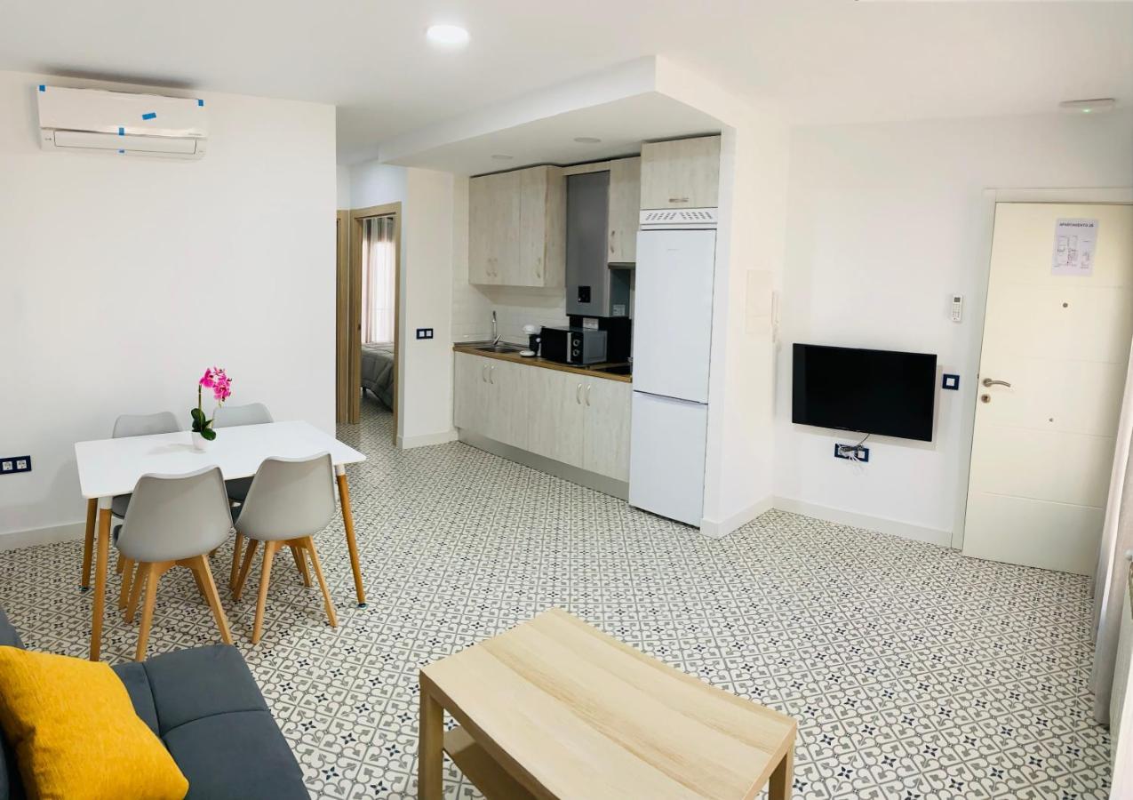 Al-Qazeres Suites Caces 外观 照片