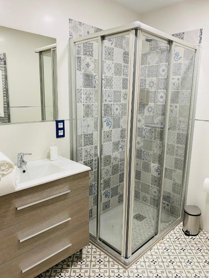 Al-Qazeres Suites Caces 外观 照片