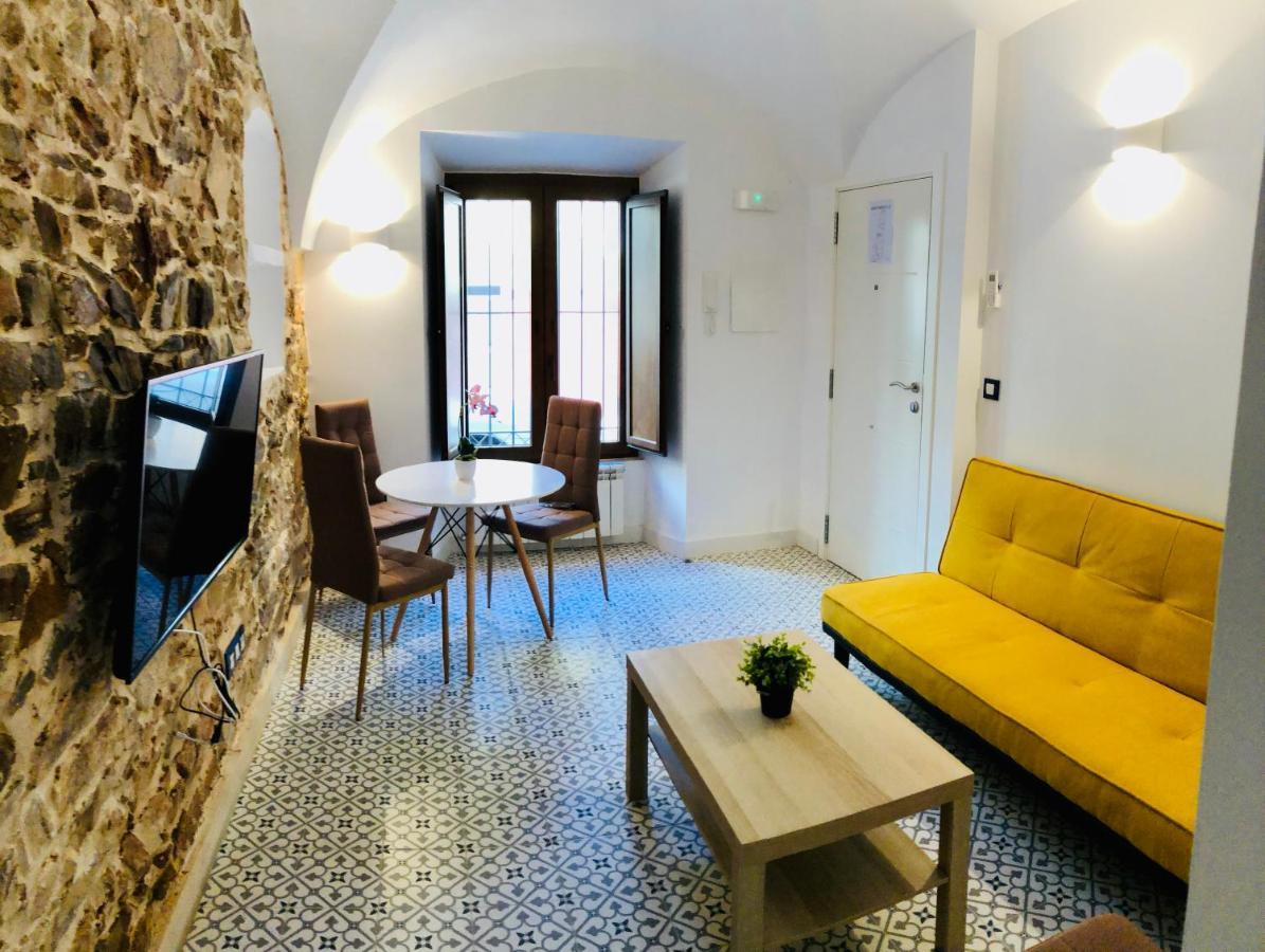 Al-Qazeres Suites Caces 外观 照片