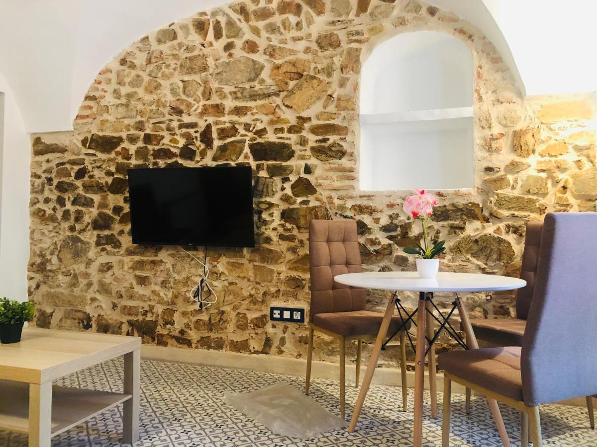 Al-Qazeres Suites Caces 外观 照片