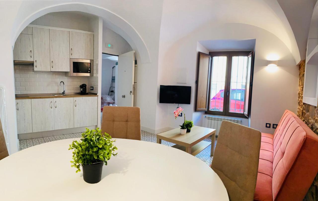 Al-Qazeres Suites Caces 外观 照片