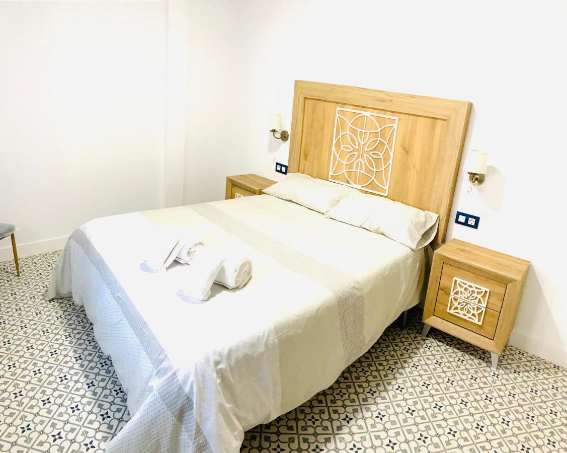Al-Qazeres Suites Caces 外观 照片