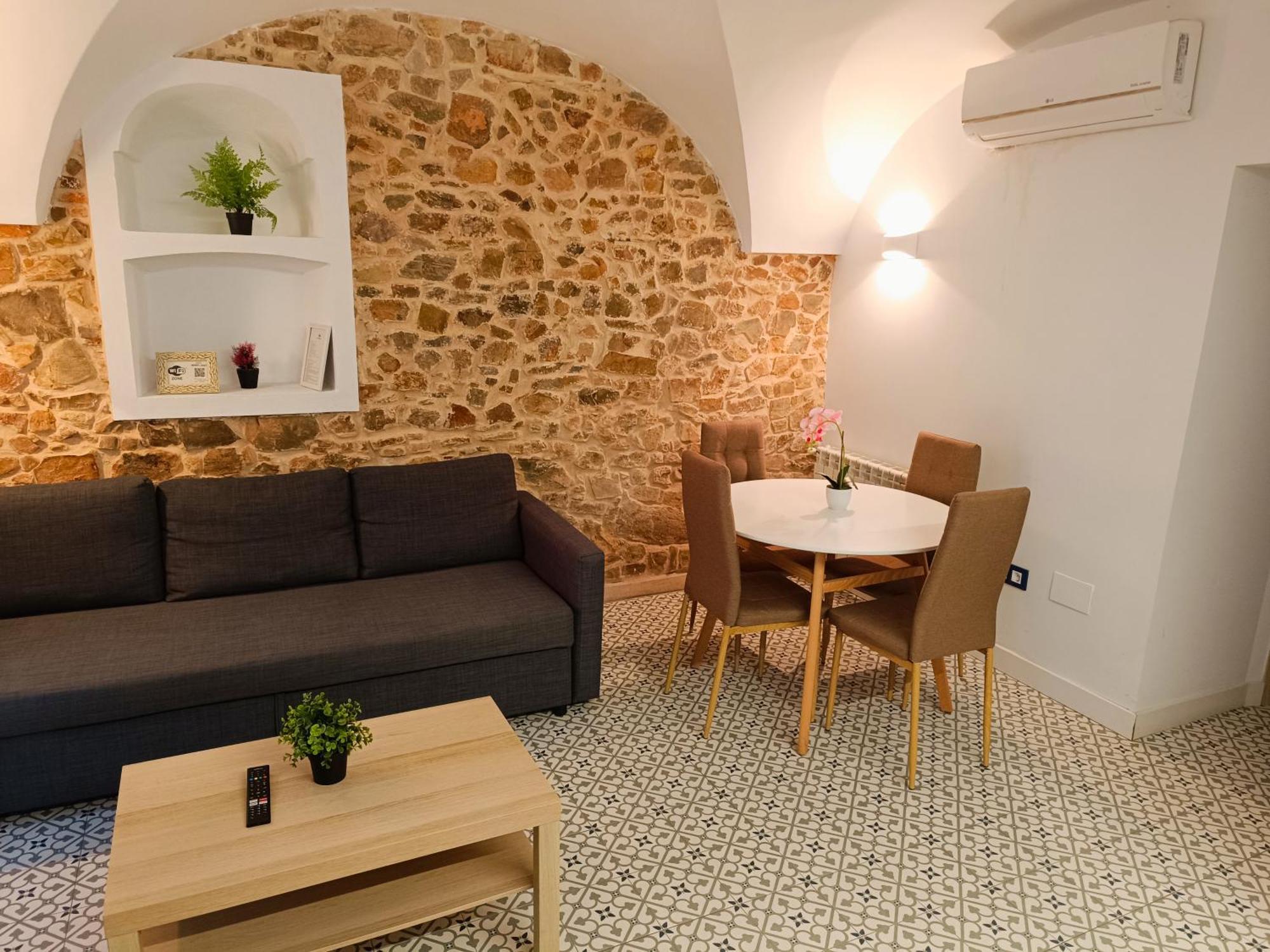 Al-Qazeres Suites Caces 外观 照片