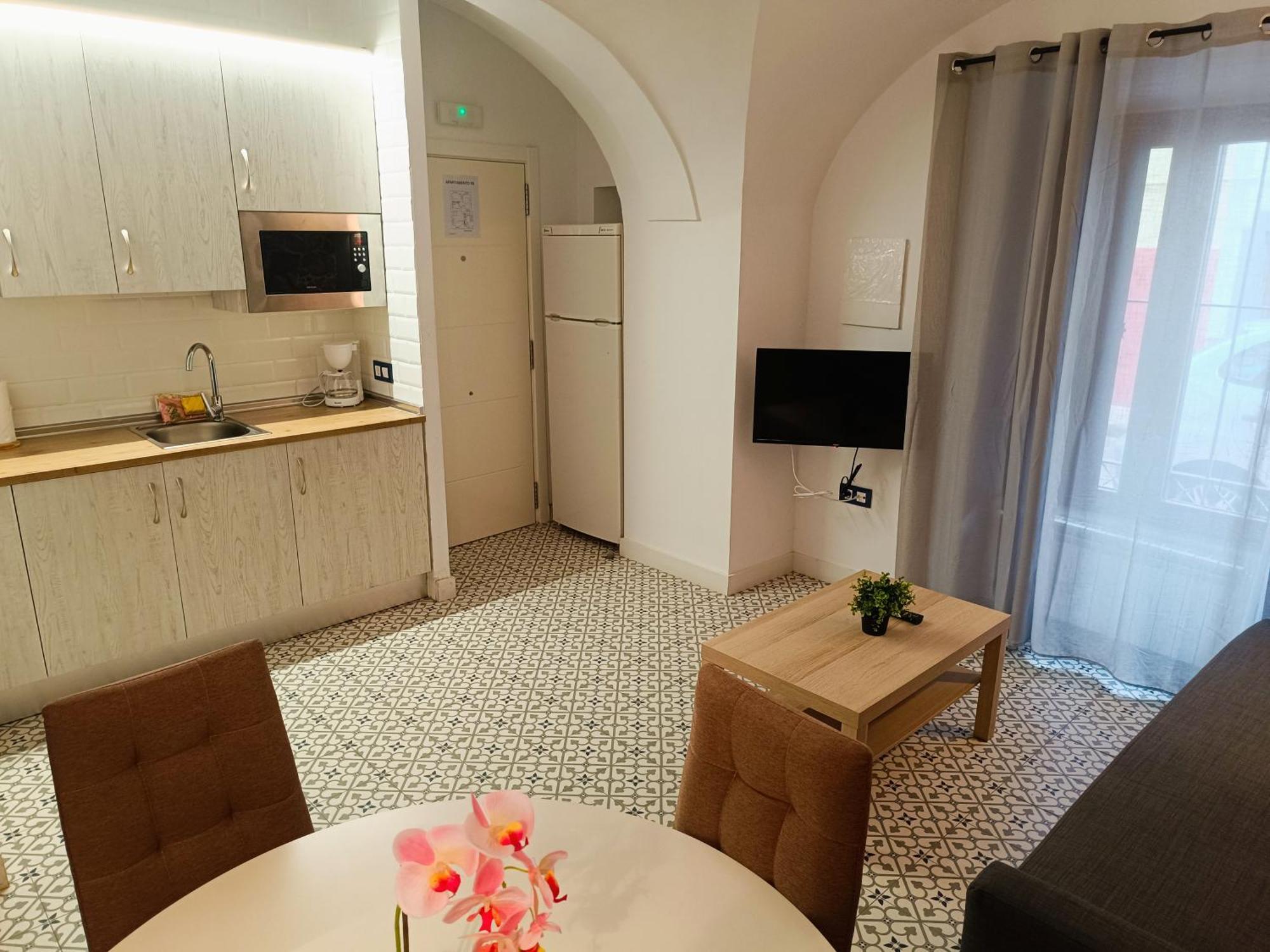 Al-Qazeres Suites Caces 外观 照片