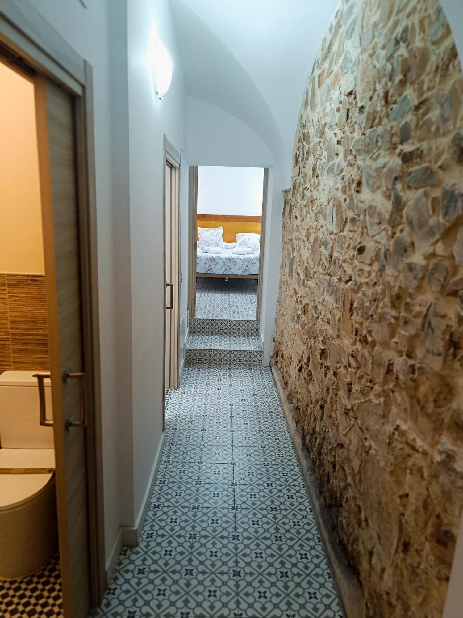 Al-Qazeres Suites Caces 外观 照片