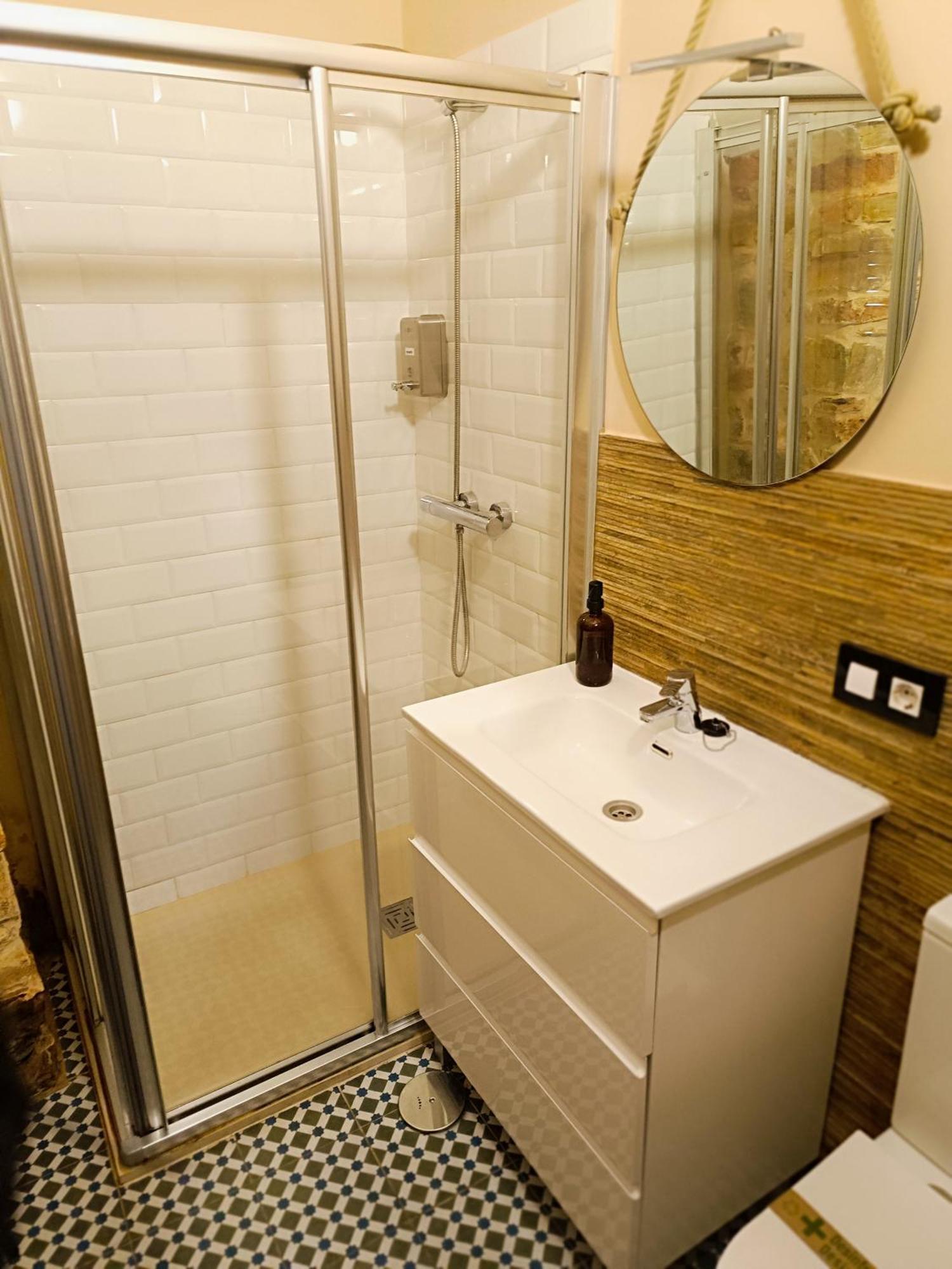 Al-Qazeres Suites Caces 外观 照片