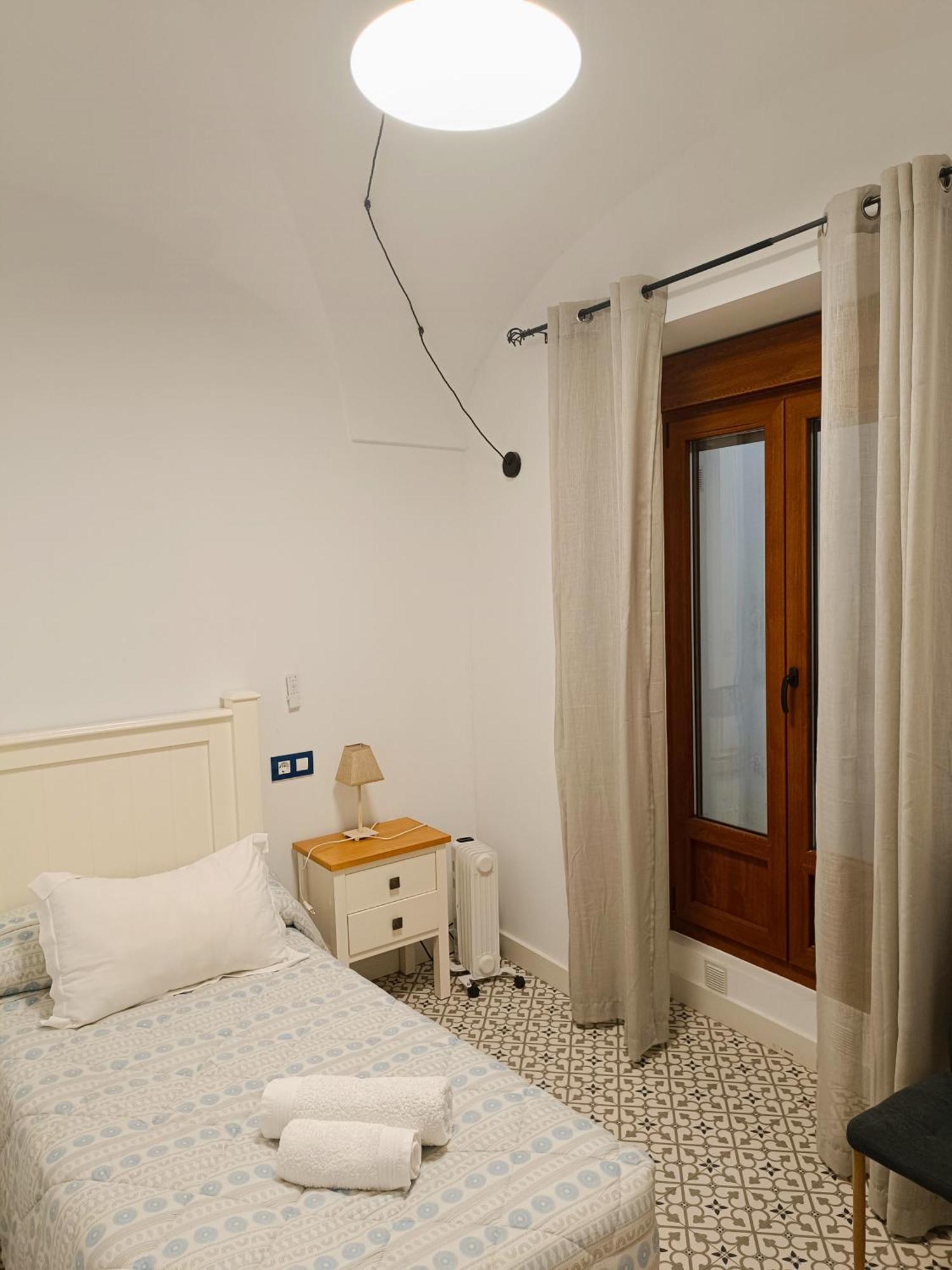 Al-Qazeres Suites Caces 外观 照片