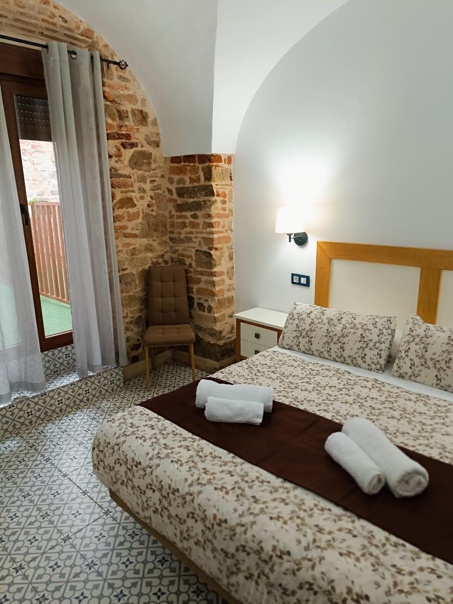 Al-Qazeres Suites Caces 外观 照片