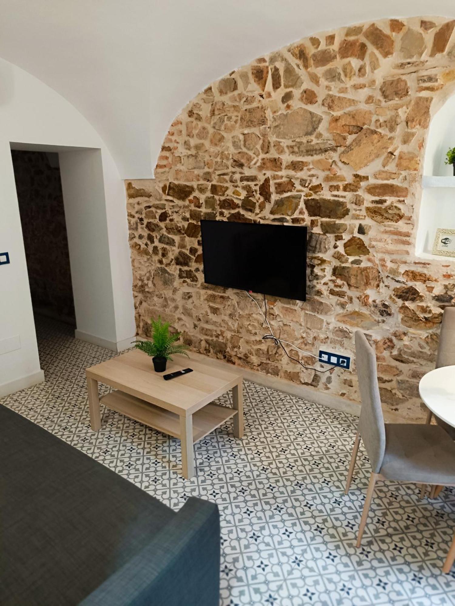 Al-Qazeres Suites Caces 外观 照片