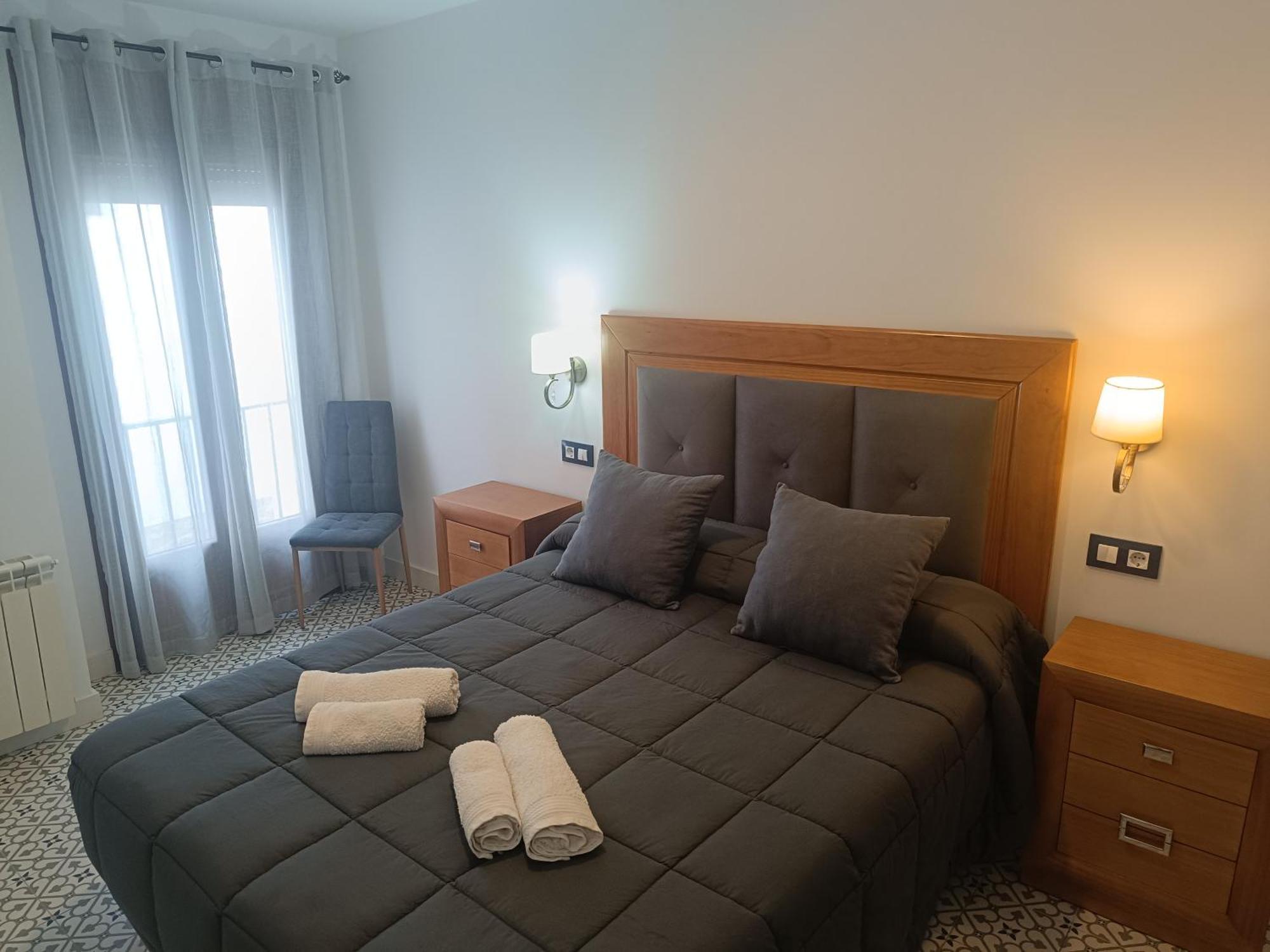 Al-Qazeres Suites Caces 外观 照片