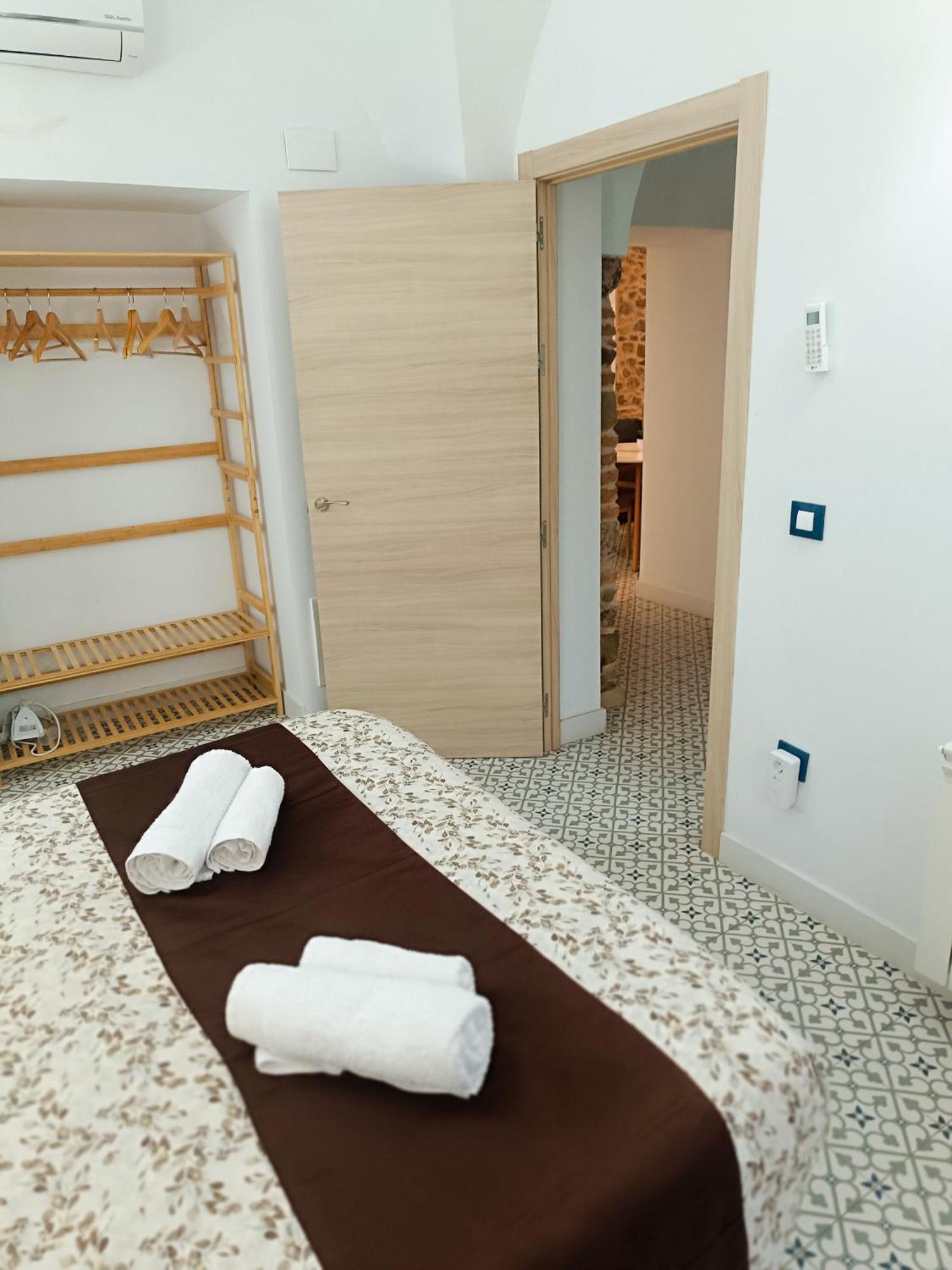 Al-Qazeres Suites Caces 外观 照片