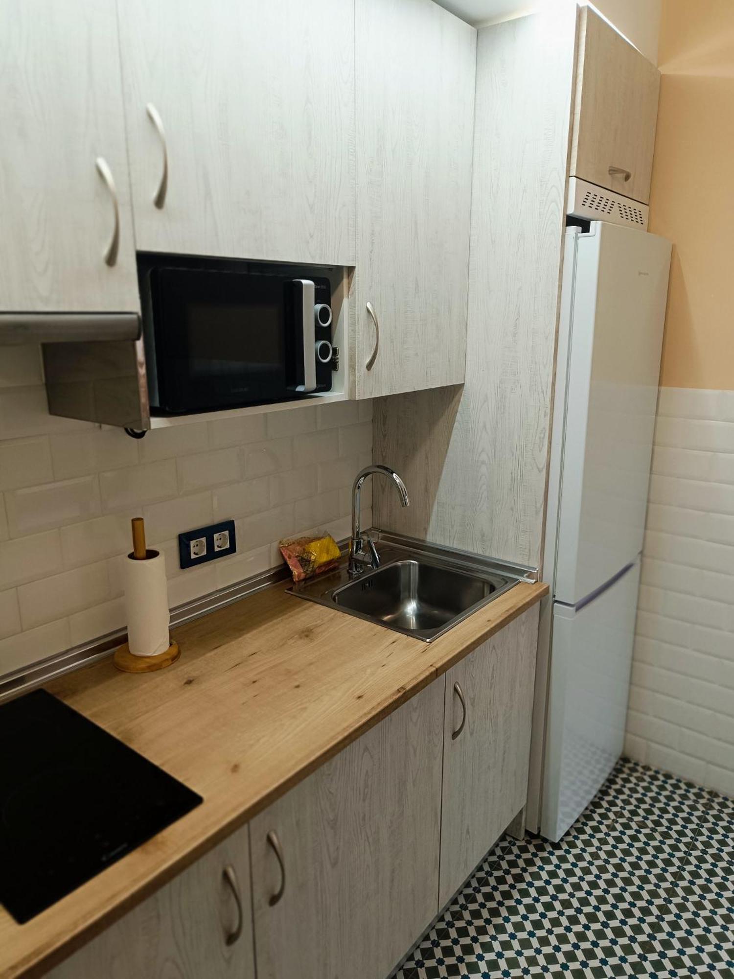 Al-Qazeres Suites Caces 外观 照片