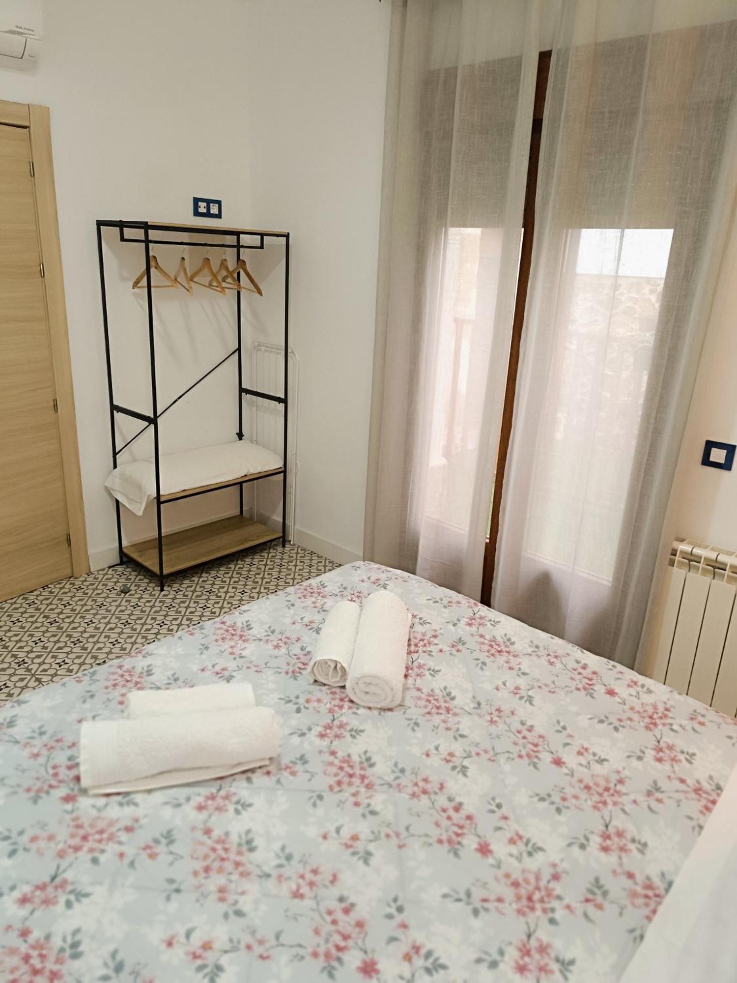 Al-Qazeres Suites Caces 外观 照片
