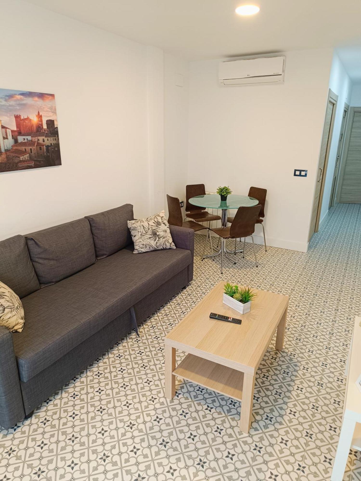 Al-Qazeres Suites Caces 外观 照片