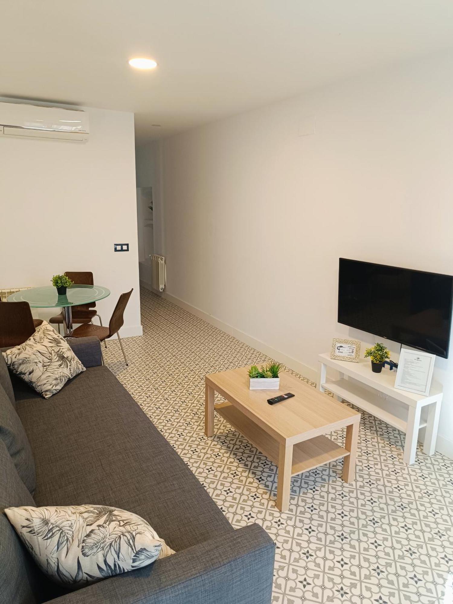 Al-Qazeres Suites Caces 外观 照片
