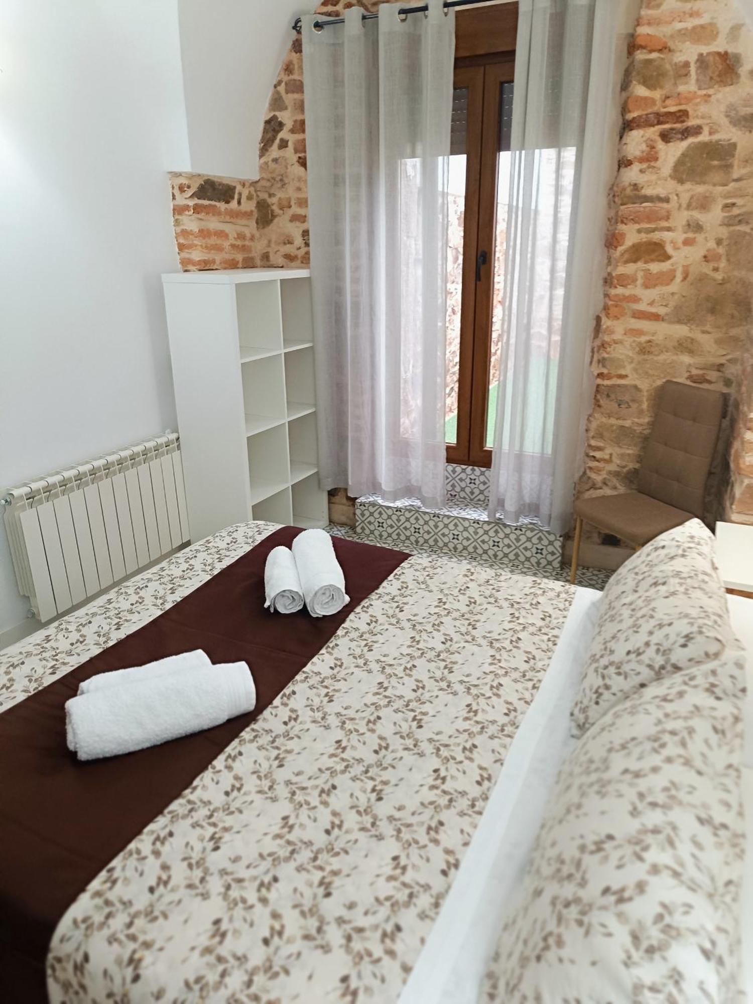 Al-Qazeres Suites Caces 外观 照片
