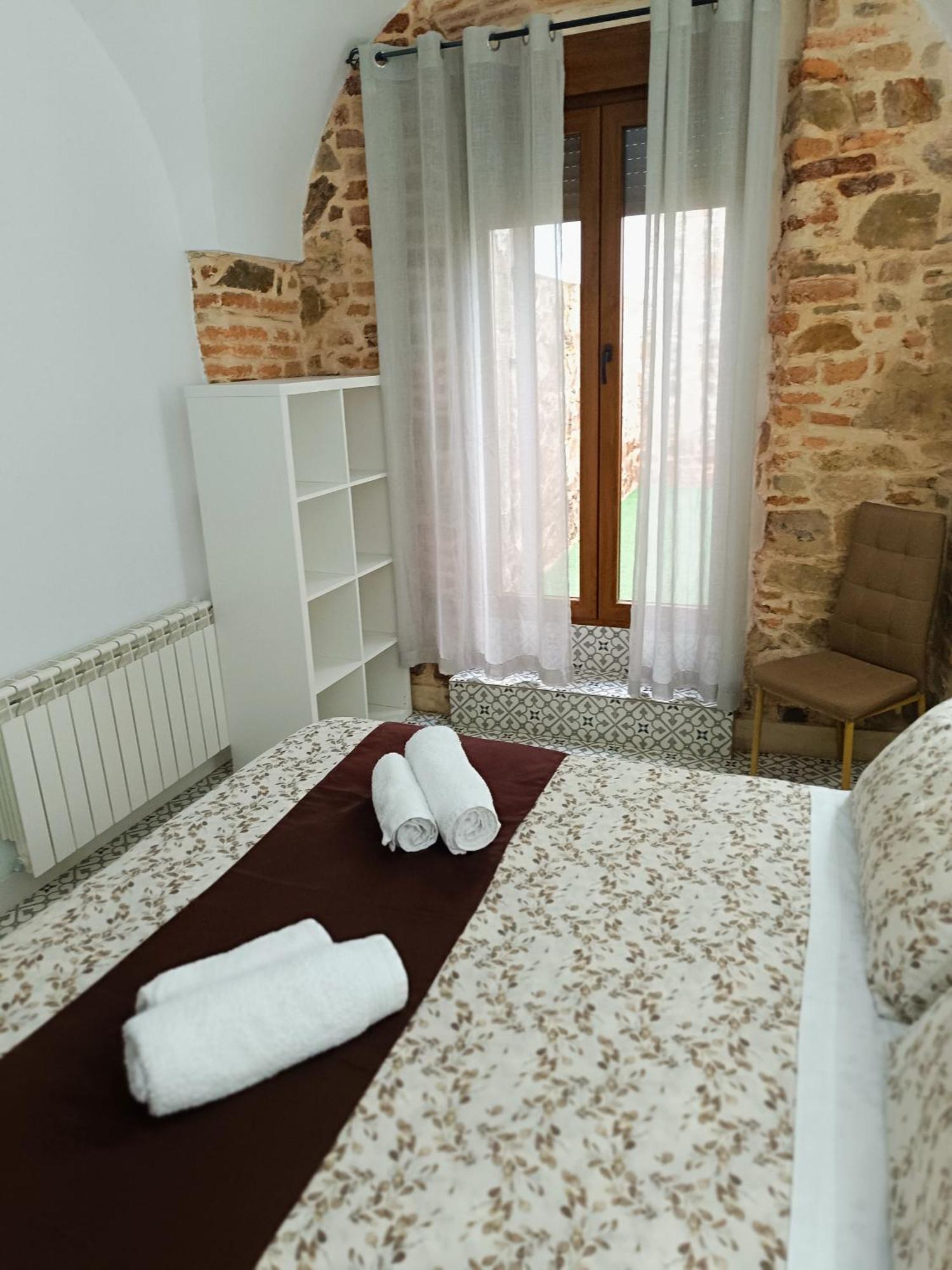 Al-Qazeres Suites Caces 外观 照片