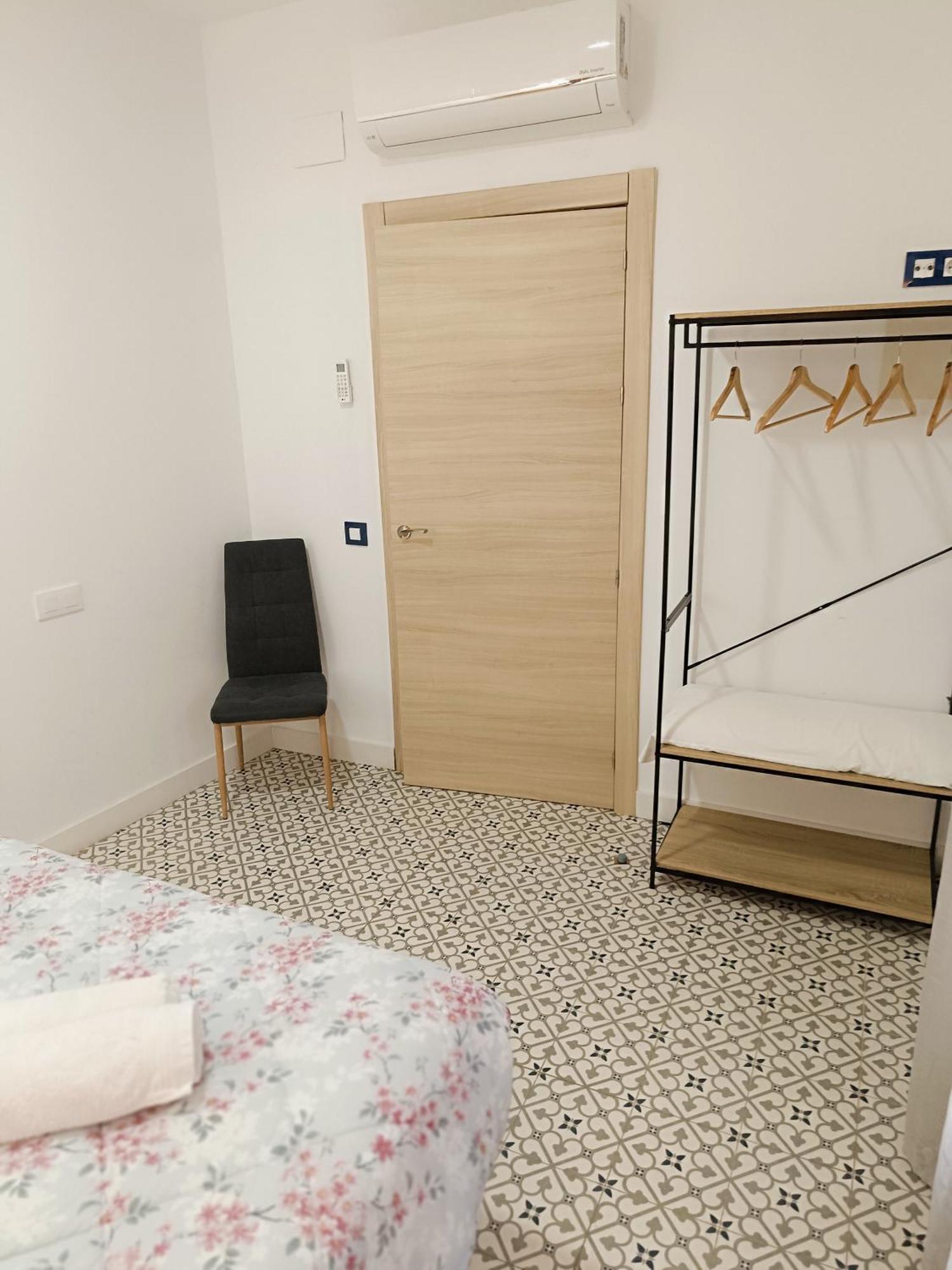 Al-Qazeres Suites Caces 外观 照片