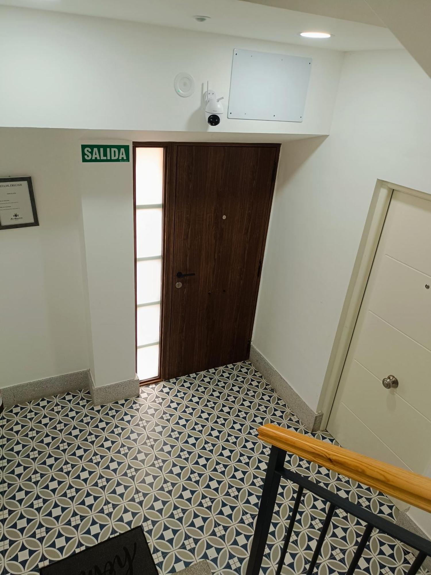 Al-Qazeres Suites Caces 外观 照片