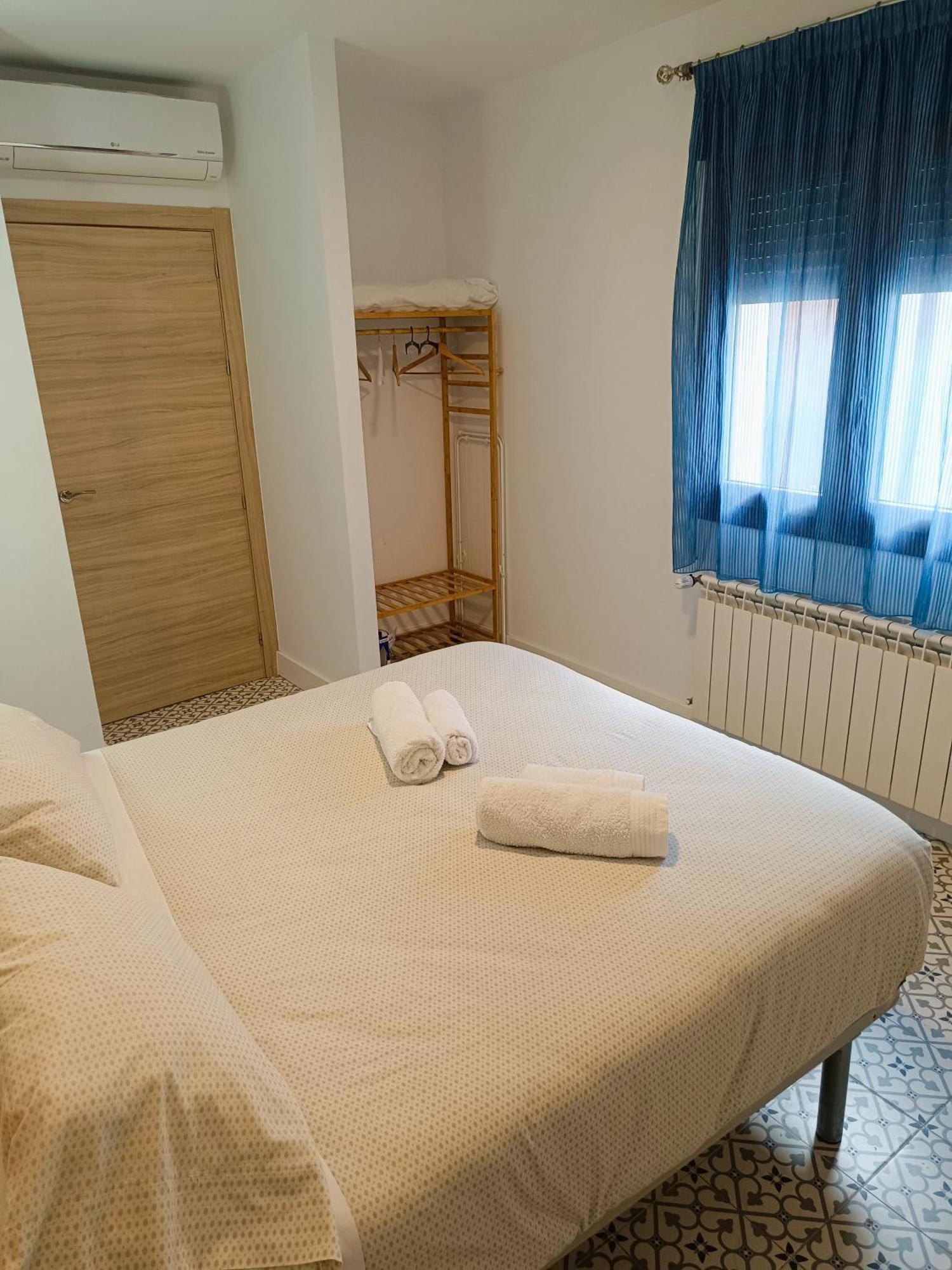 Al-Qazeres Suites Caces 外观 照片